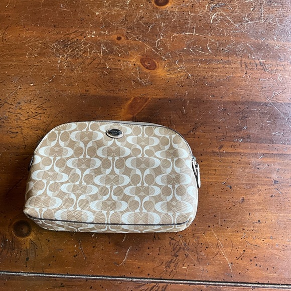 Coach Zippered Make Up case - Picture 6 of 7